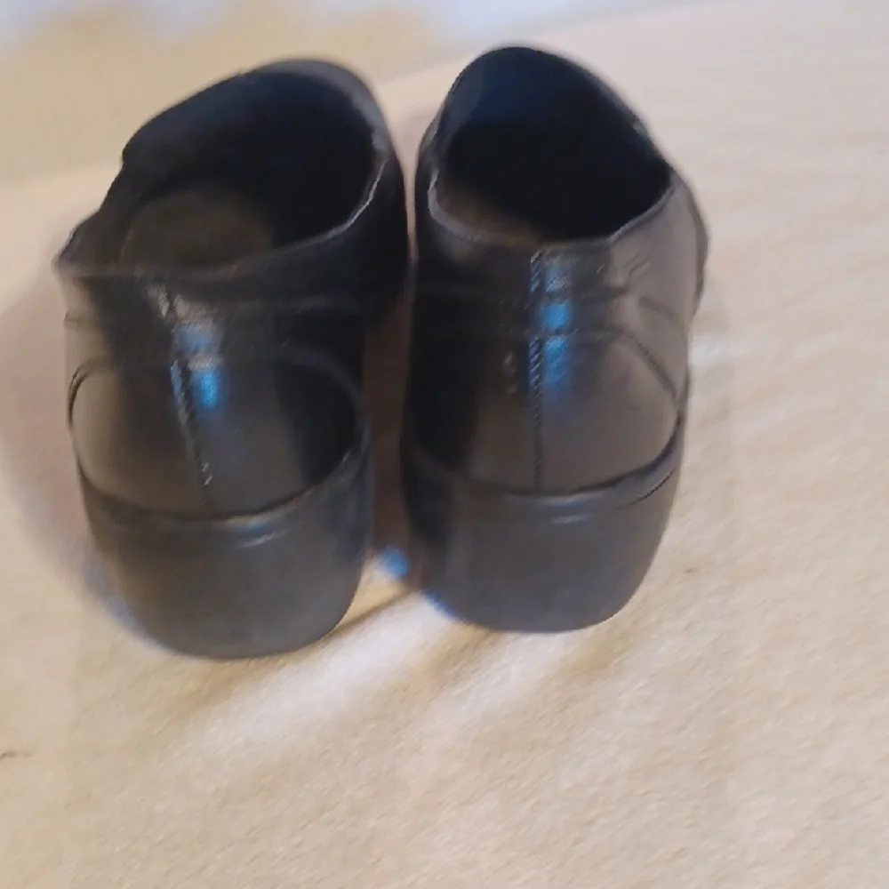 Clarks Black Women's Loafers Size 9 Slip On Shoes